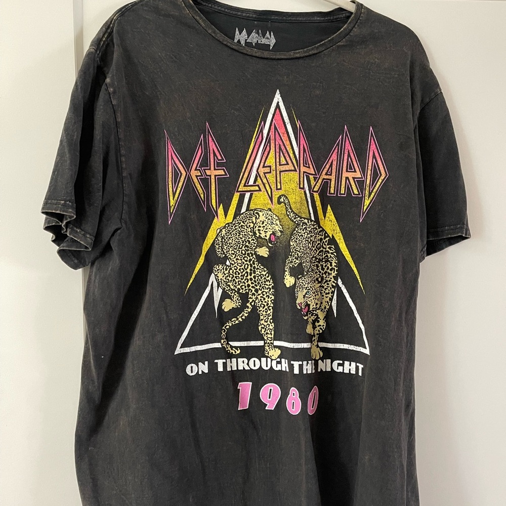 Graphic tee
